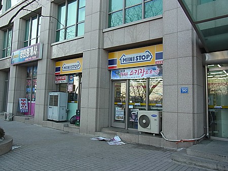 1階にコンビニあり