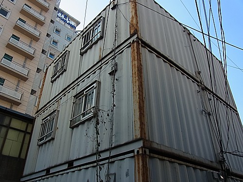 東横イン裏