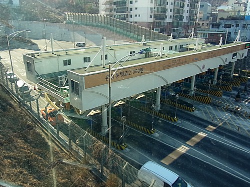 南山トンネル料金所