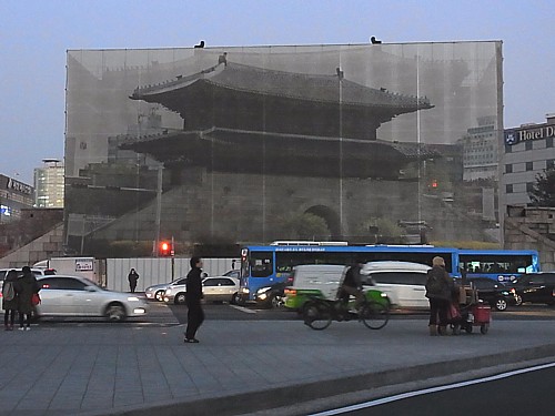 東大門改修中
