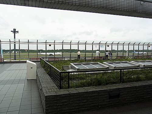 飛行機が遅れた