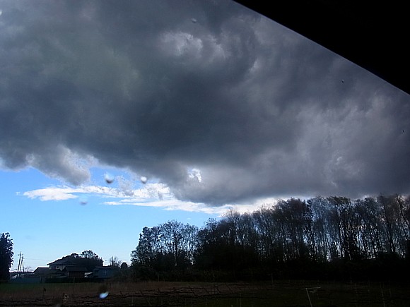 爆弾低気圧の雲