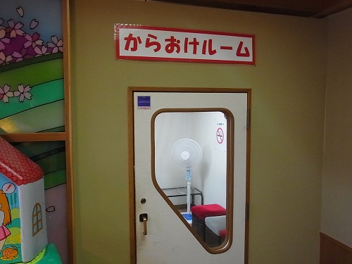 カラオケ無料