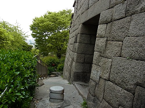 城壁の穴