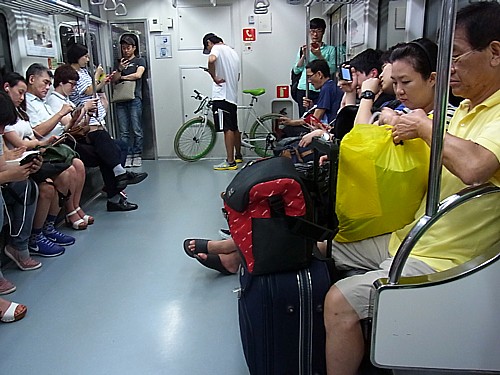 電車の中に自転車