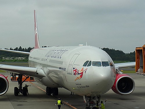 近くに見える飛行機