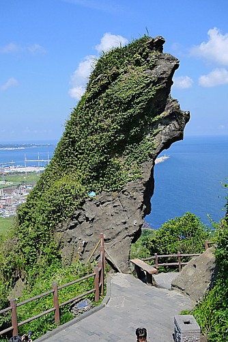 奇怪岩