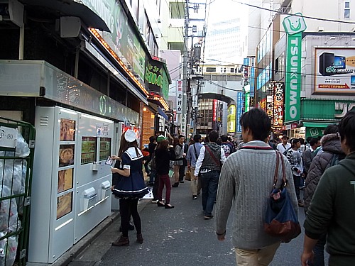 ラオックス裏