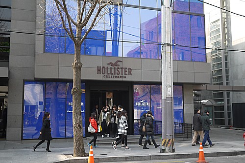 HOLLISTER