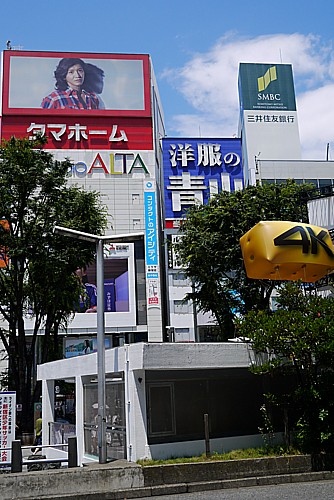 スタジオアルタ前