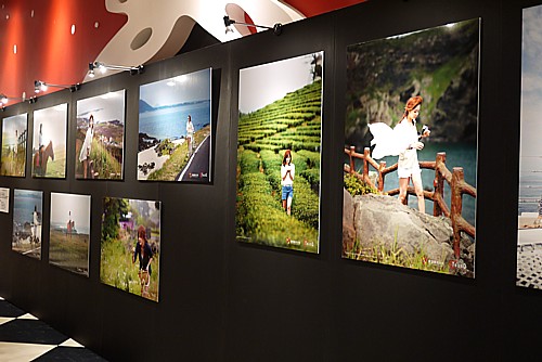チェリム氏の写真パネル展