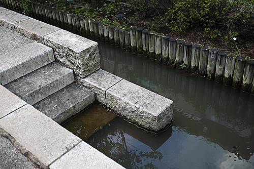 川で洗濯