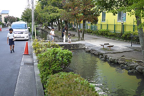 小川