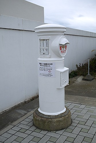 白いポスト