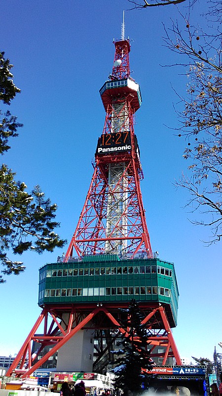 中島公園から札幌テレビ塔へ 展望台 登ってみた どうする満作