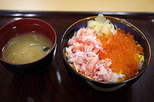 かにいくら丼