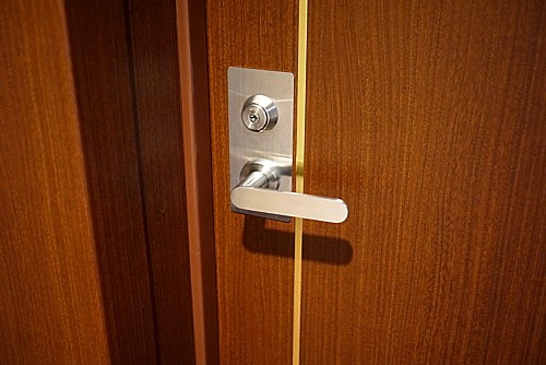 ドア施錠
