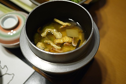 食 事:桜海老と空豆の炊き込み釜飯