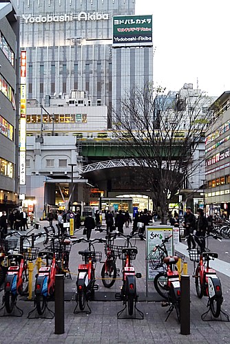 秋葉原駅前