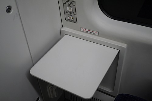 狭いテーブル