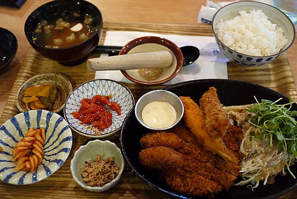 ミックスフライ定食