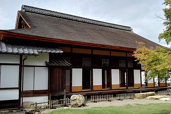 楽々園