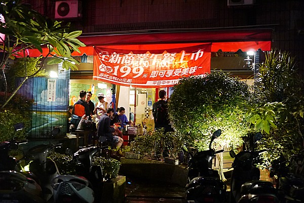 士林夜市の近く