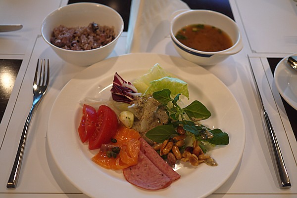 朝食