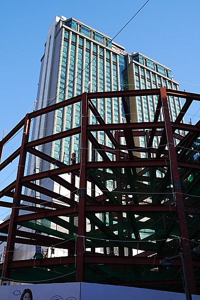 建設中