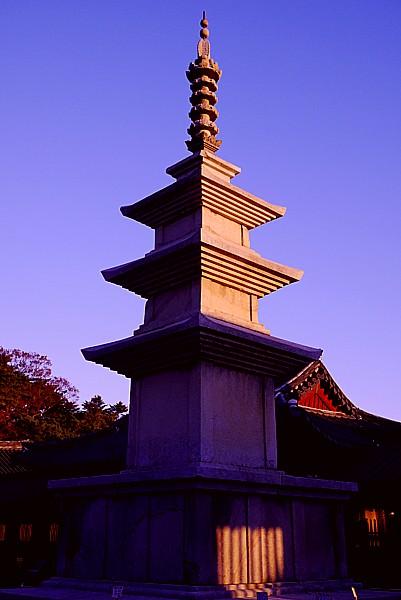 三層石塔