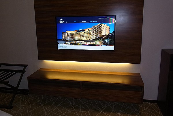 液晶テレビ