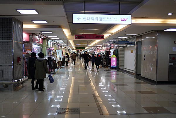 半月堂駅地下街