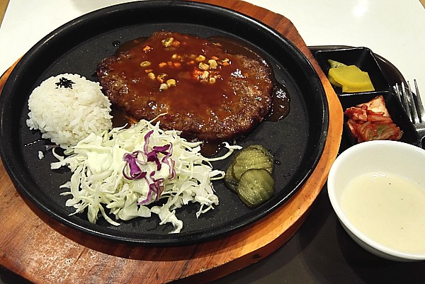 ショッピングと食事