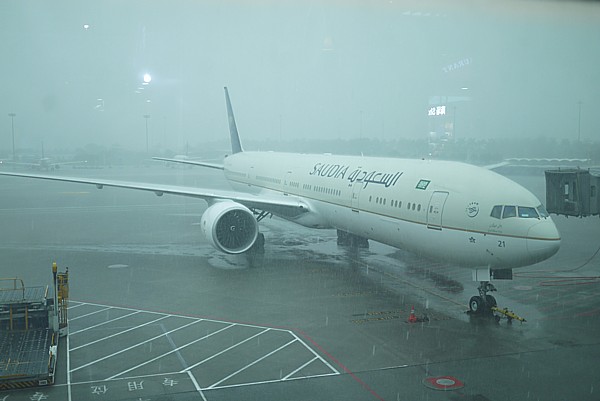 空港滞在13時間