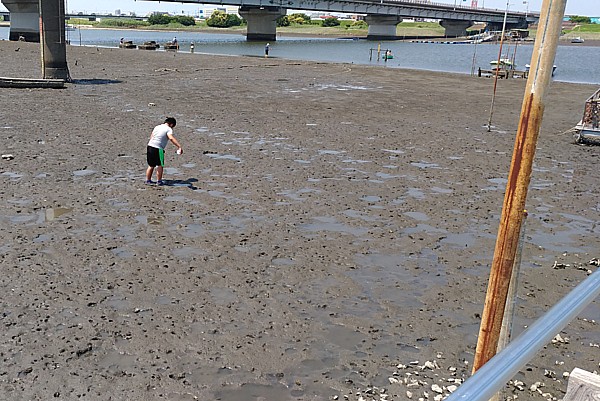 ぬかるみにハマる