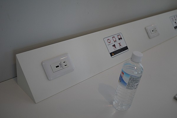 充電コンセント