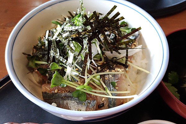 サンマの漬け丼