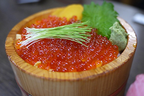 いくらたっぷり丼