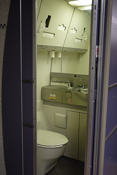 飛行機のトイレ
