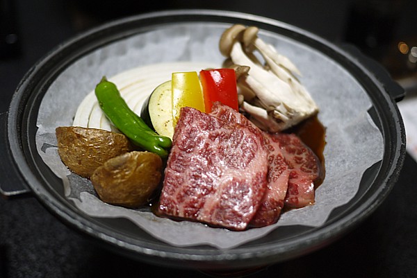 鉄板 牛肉と野菜の陶板焼き
