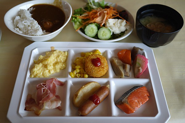 朝のホテルカレーが旨かった