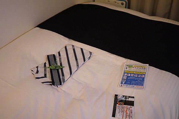 部屋は狭い