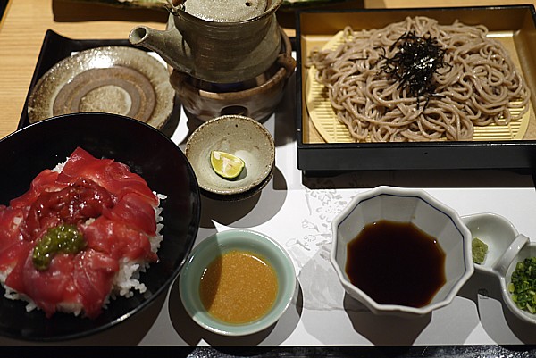 朝昼兼用のブランチ食べた