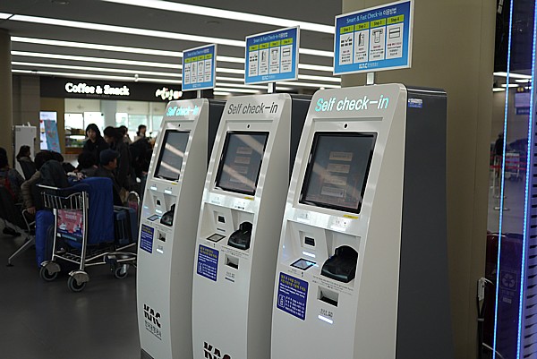 自動チェックイン機