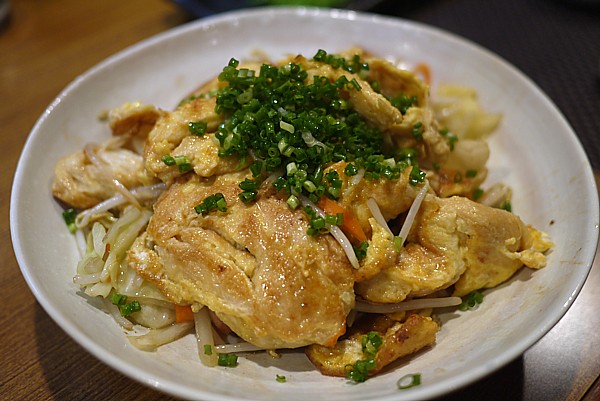 沖縄料理も食べられる