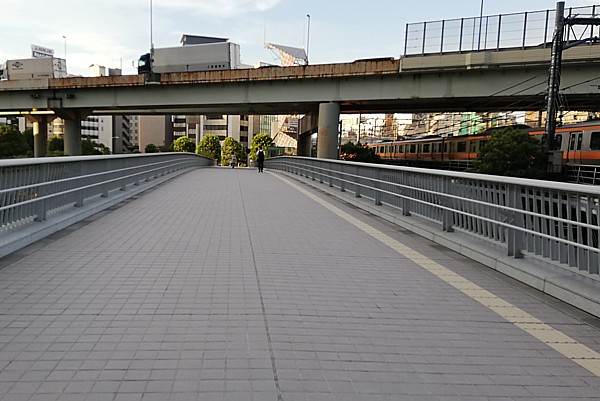 電車が丸見え