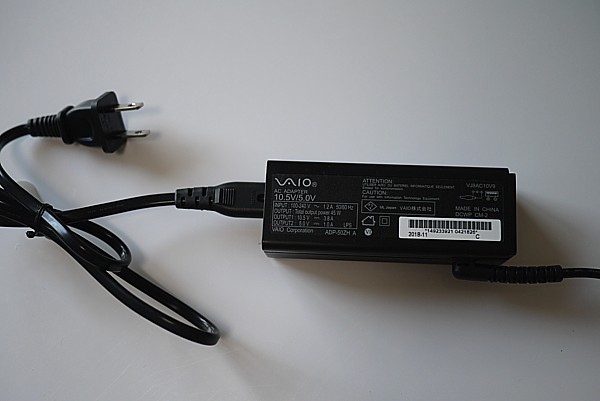 ノートパソコンのACアダプター
