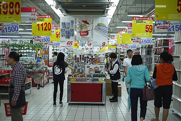 大型スーパー