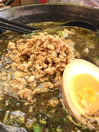 黒胡麻味噌坦々麺