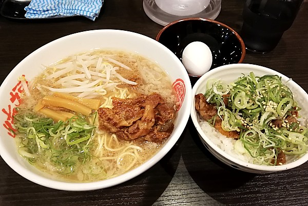 徳島の中華そば 徳福にハマる 東京 神田 ラーメン どうする満作 版